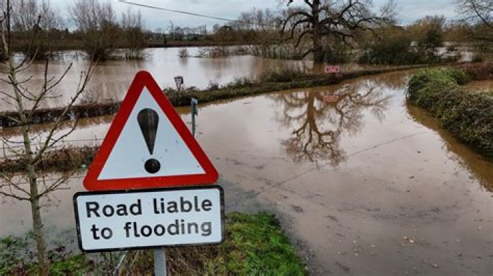 UK flood warnings – ‘Danger to life’ floods in Yorkshire and Doncaster as river banks on brink of BURSTING – The Sun