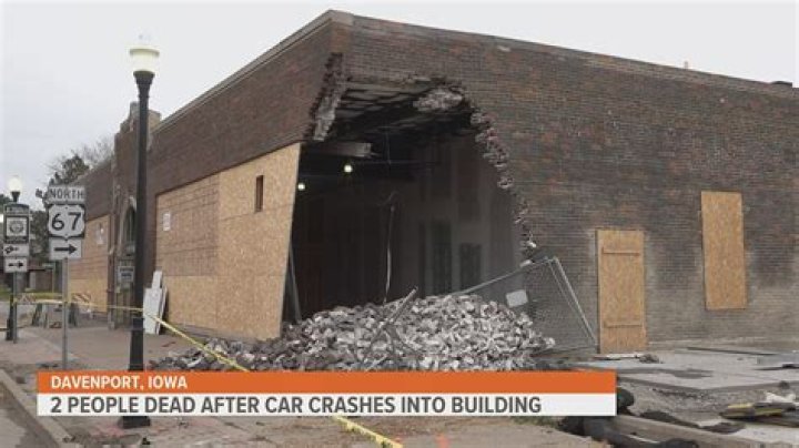 UPDATE: Name released in deadly early morning crash in Davenport