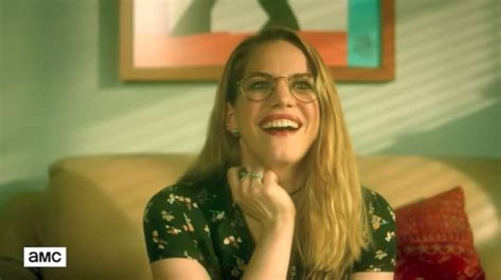 Veep’s Anna Chlumsky makes debut as Dr. Katie Herman on Halt and Catch Fire