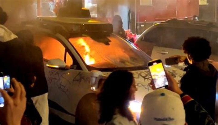 Video: Crowd lights Waymo driverless vehicle on fire in San Francisco