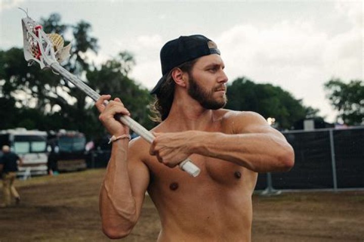 Warren Zeiders (Singer) Wiki, Biography, Age, Girlfriends, Family, Facts, and Many More.