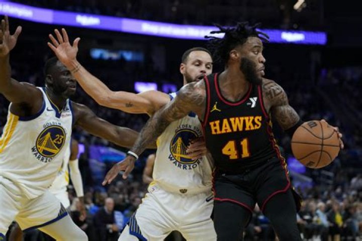 Warriors return to game action after assistant coach’s death last week, beat Hawks 134-112