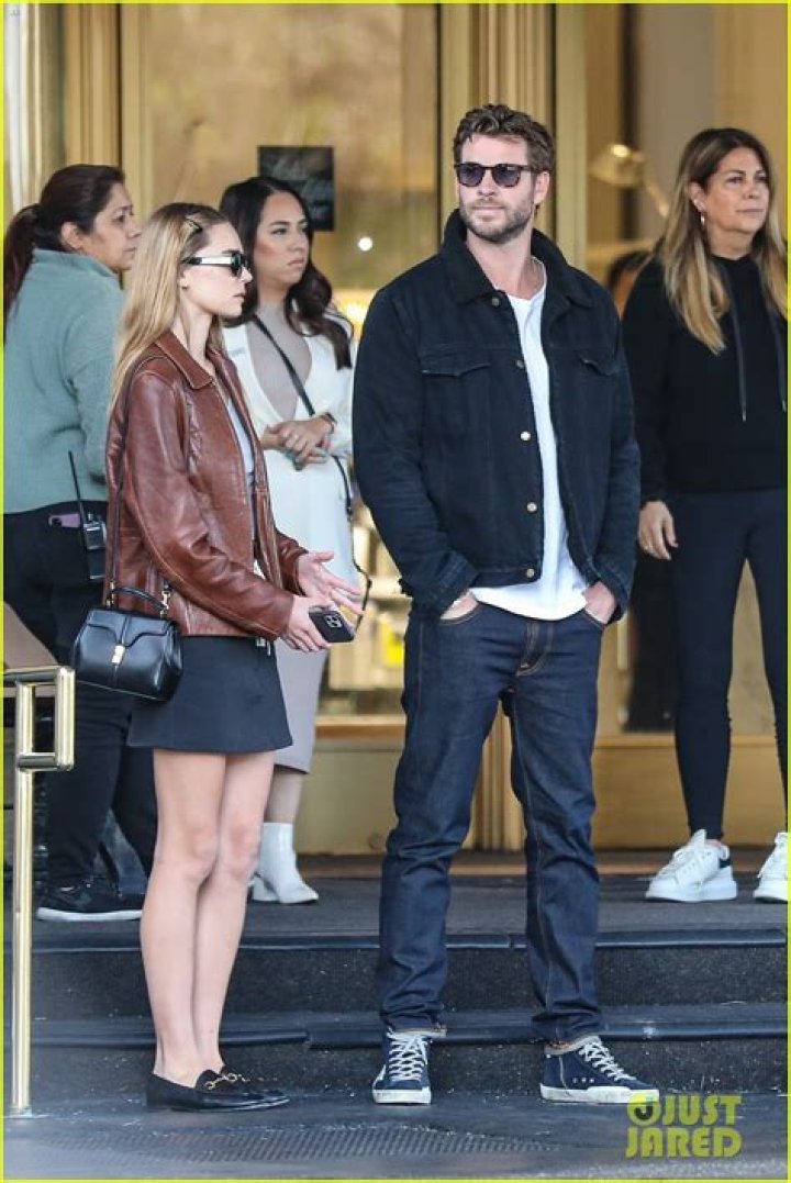 Was Liam Hemsworth’s GF Gabriella Brooks one of Miley Cyrus’ dancers in 2014? Fans think so