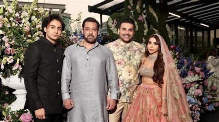 WATCH: Arbaaz Khan, Sshura Khan, and Arhaan Khan enjoy delightful family dinner together