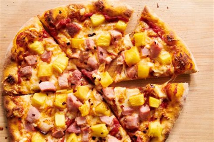 What is the Hawaiian pizza in good pizza great pizza?