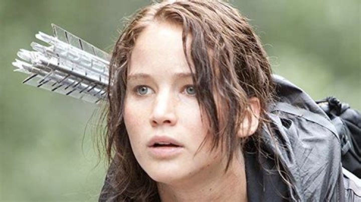 What The Three Finger Salute Really Means In The Hunger Games