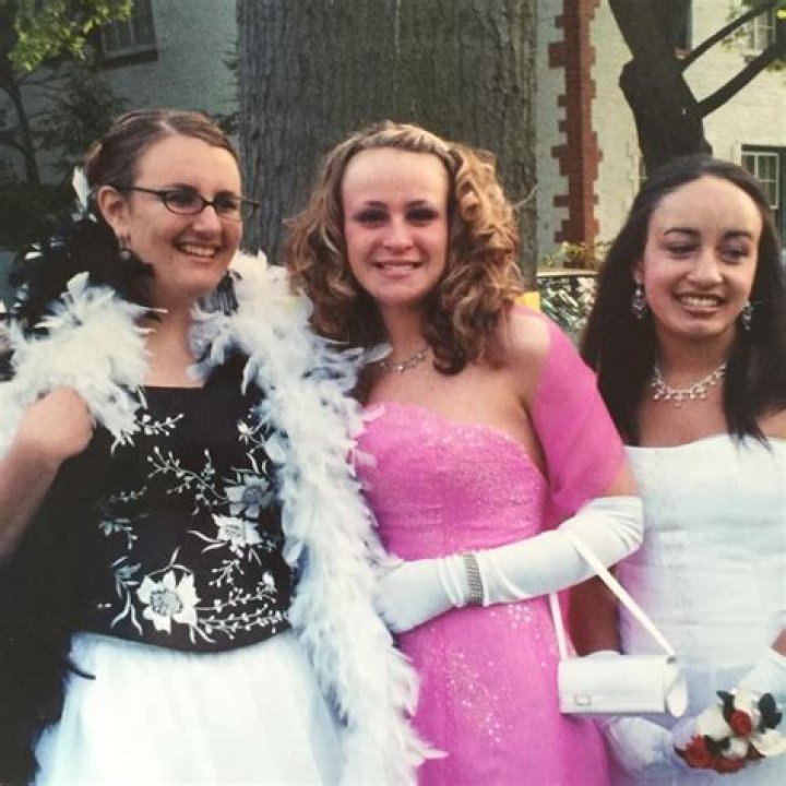 What You Wore To Homecoming In The Early 2000s Because Girl, You Were A Shining Star