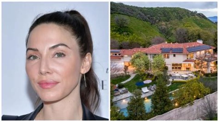 Whitney Cummings Net Worth 2023, Endorsements, Cars, Houses, Properties, Charities, Etc.