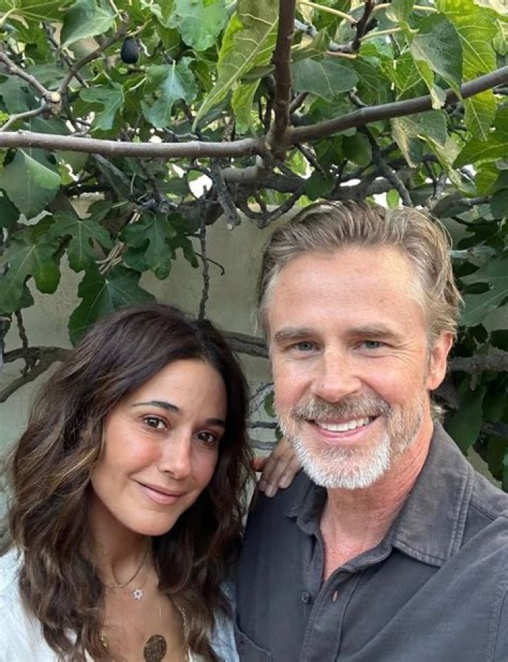 Who is Emmanuelle Chriqui Dating? | Relationships Boyfriend Husband