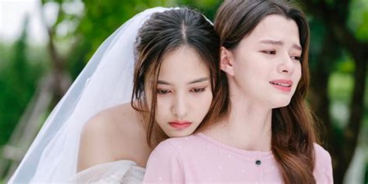 Who Is Freen Sarocha Dating? Delving Into the Romantic Chapter of Thai Actress’s Life!!