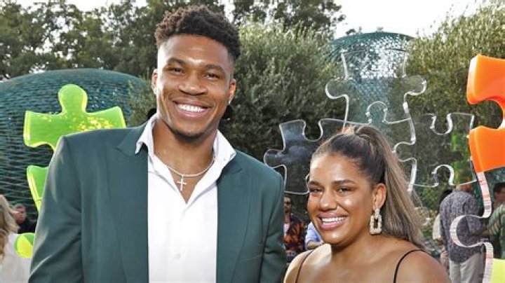 Who is Giannis Antetokounmpo's Wife Bio & Mother [2023 Update]