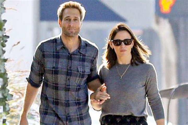 Who is Jennifer Grey Dating? | Relationships Boyfriend Husband