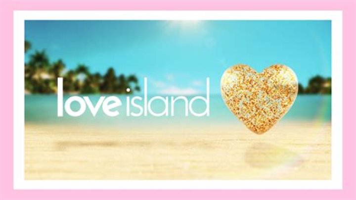 Who Is Kelsey On 'Love Island' U.S.? She's A Beach Bum At Heart