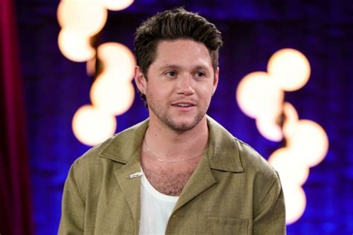 Who is Niall MacMillan ? (Awkward POV Guy) Wiki, Biography, Age, Wife, Family, and Facts