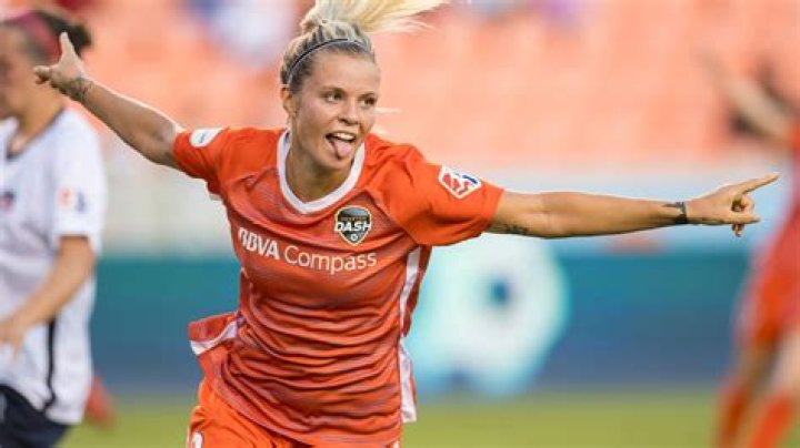Who Is Rachel Daly Dating? The Footballer’s Beau & Career
