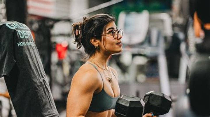Who is Sara Saffari ? (Fitness Model) Wiki, Biography, Age, Boyfriends, Family, Facts, and More