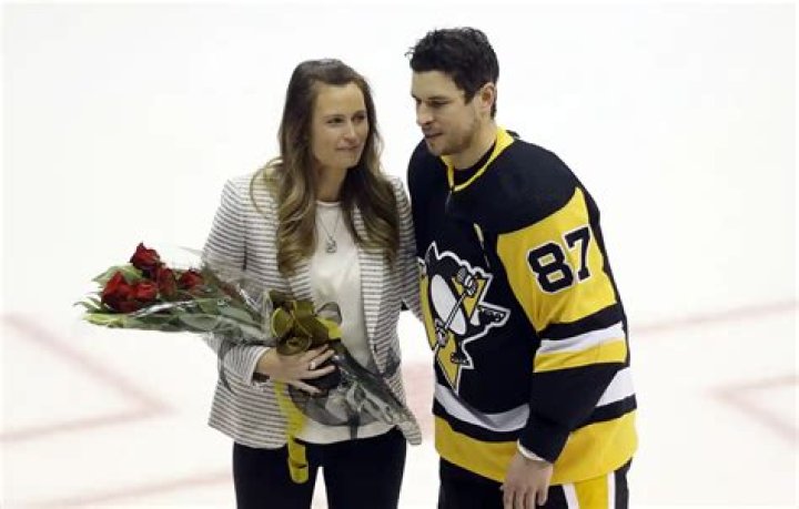 Who is Sydney Crosby wife? Know all about Kathy Leutner