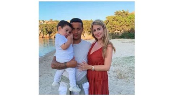 Who is Thiago Alcantara Wife? Know all about Julia Vigas.