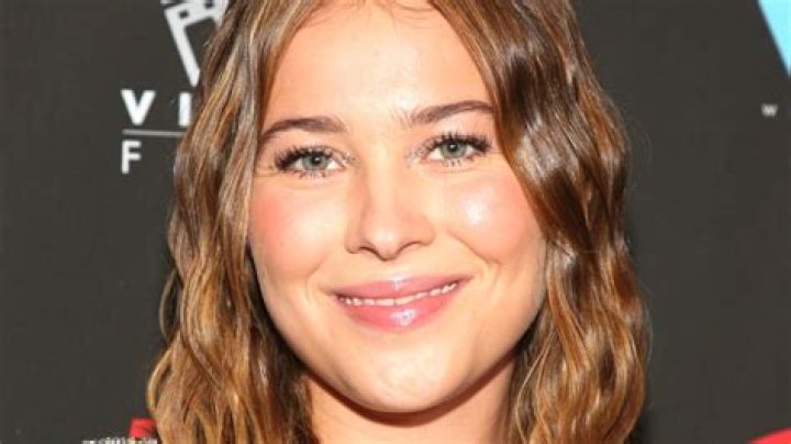 Who Plays Julia In Animal Kingdom?