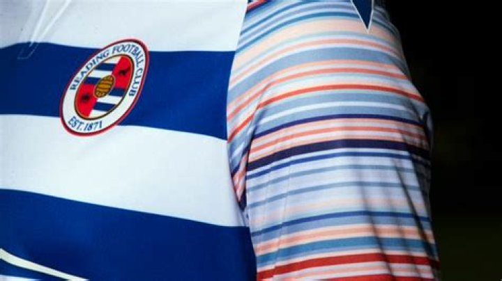 Why are Reading wearing red and blue striped sleeves against Man Utd?