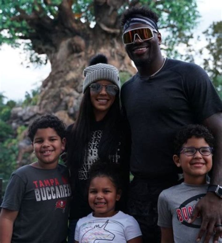 Wife, Kids, College, NFL & Net Worth