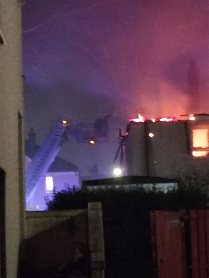 Woman, 38, dies after horror fire rips through Paisley flat